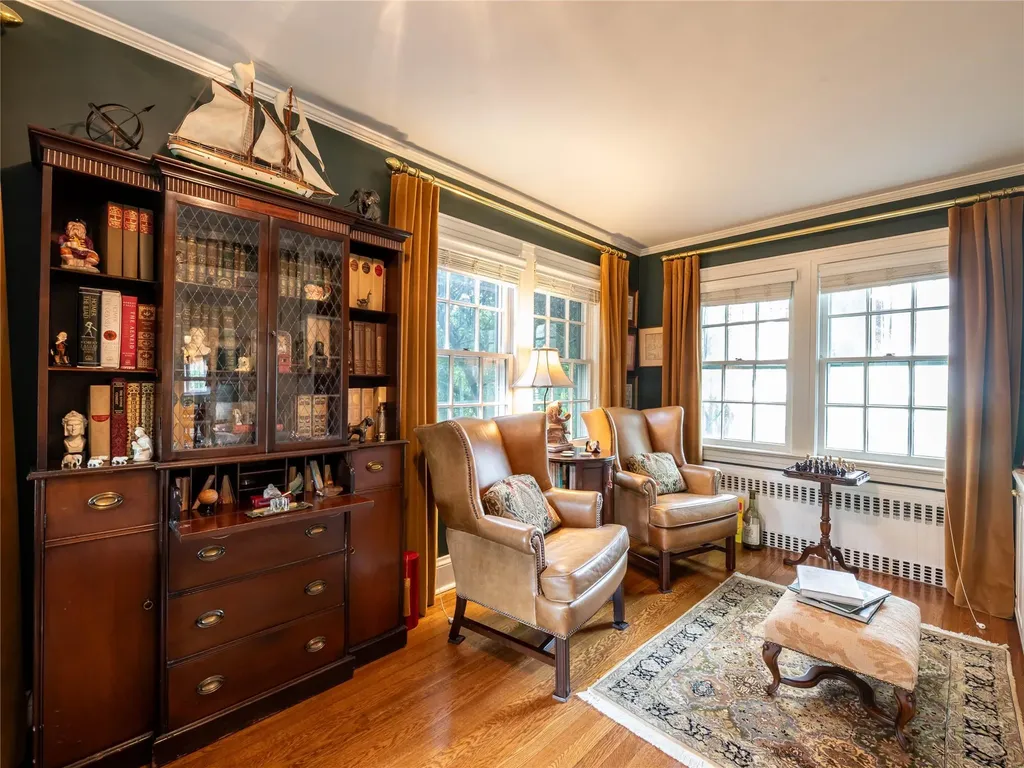 32 Inness Place Manhasset NY 11030