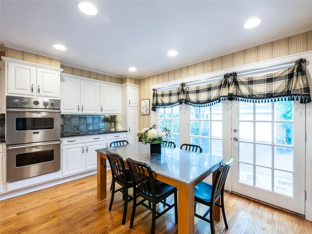 32 Inness Place Manhasset NY 11030