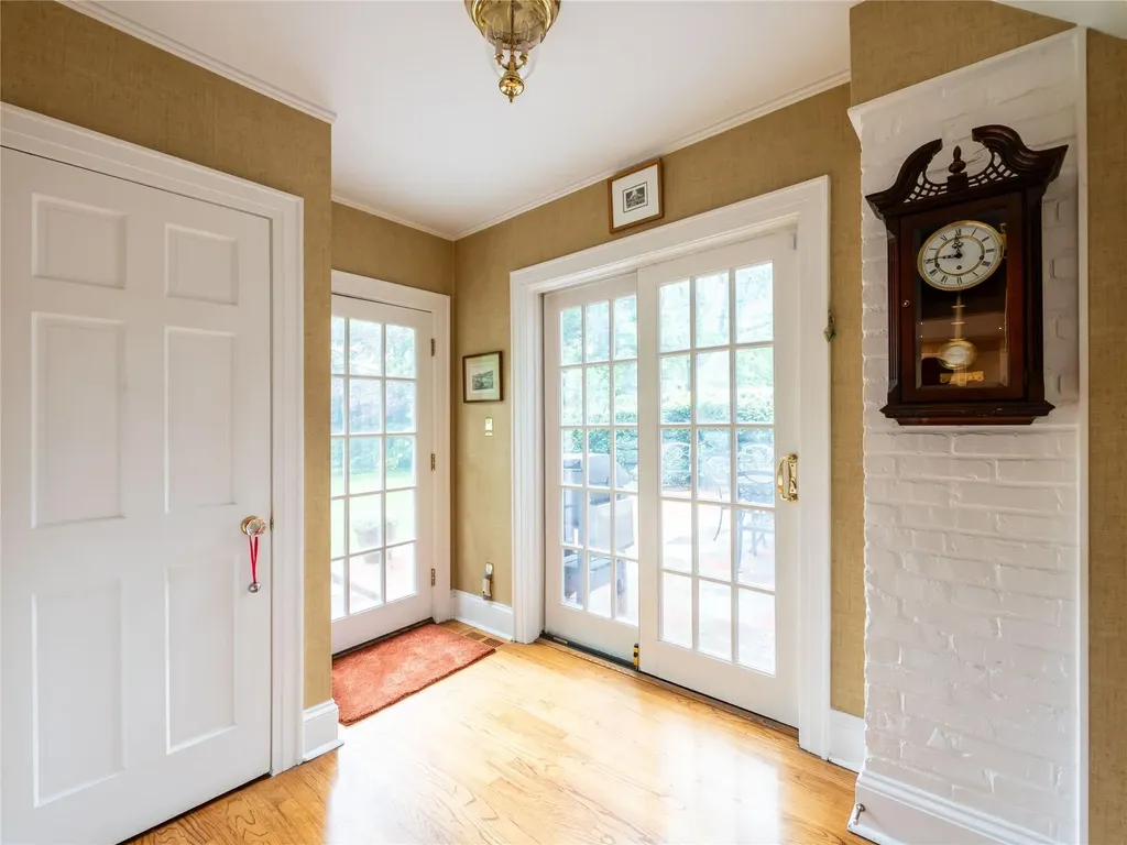 32 Inness Place Manhasset NY 11030