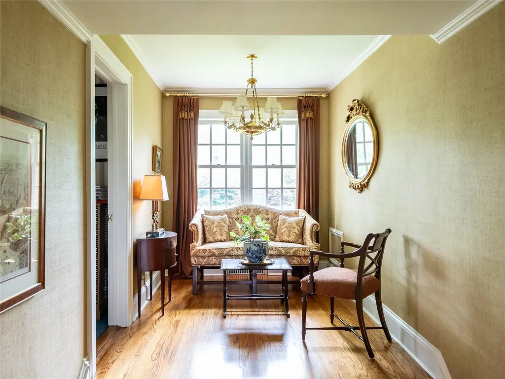 32 Inness Place Manhasset NY 11030