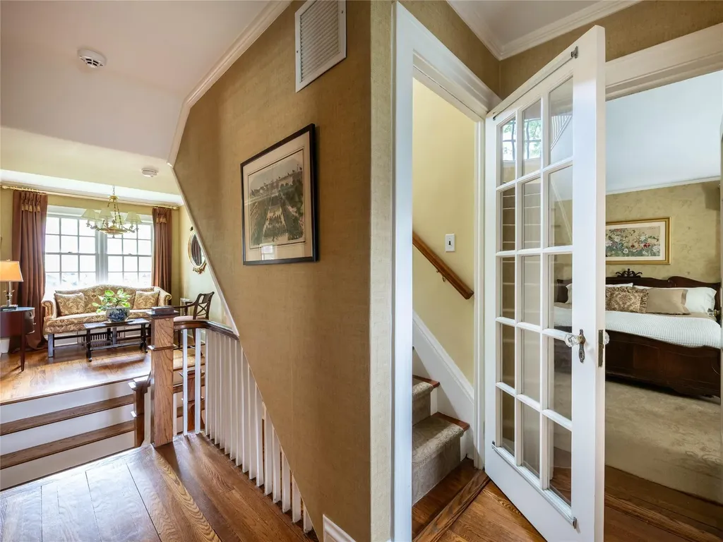 32 Inness Place Manhasset NY 11030