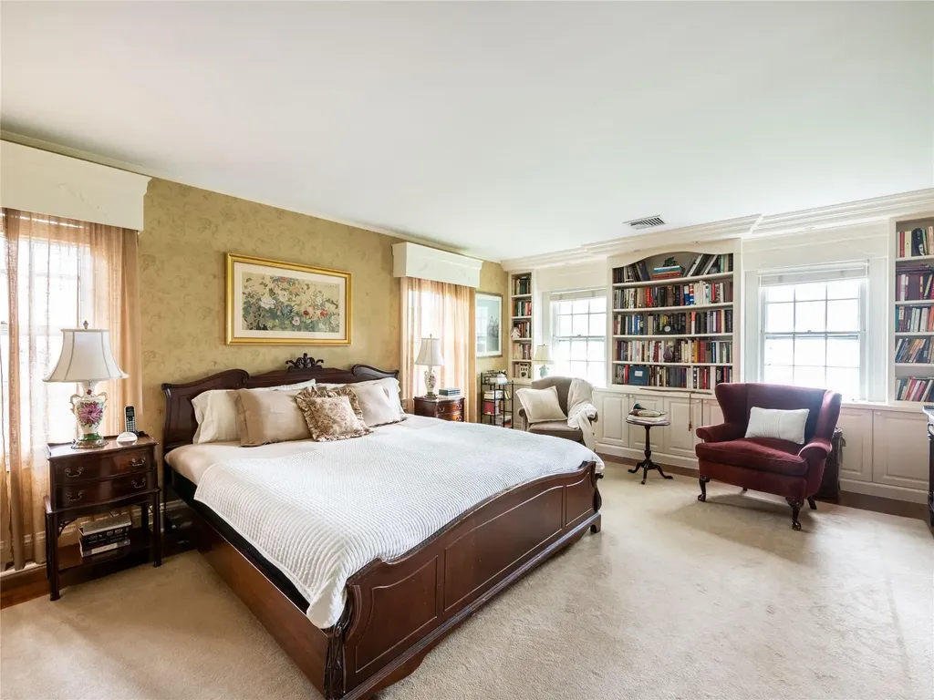 32 Inness Place Manhasset NY 11030