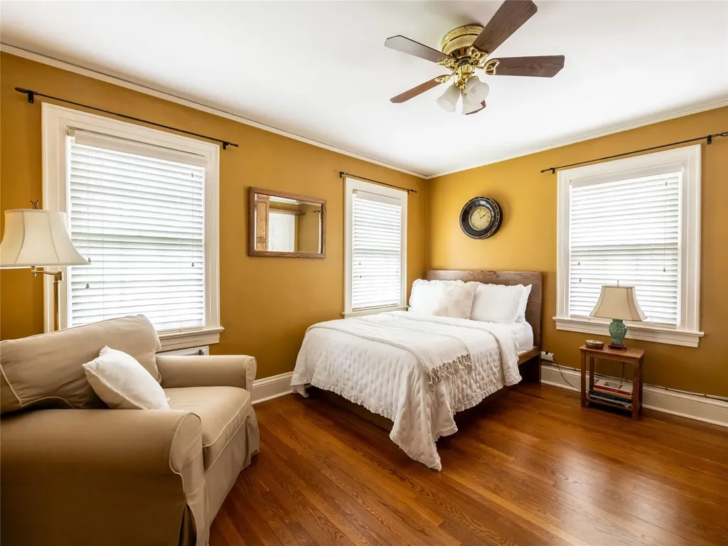 32 Inness Place Manhasset NY 11030