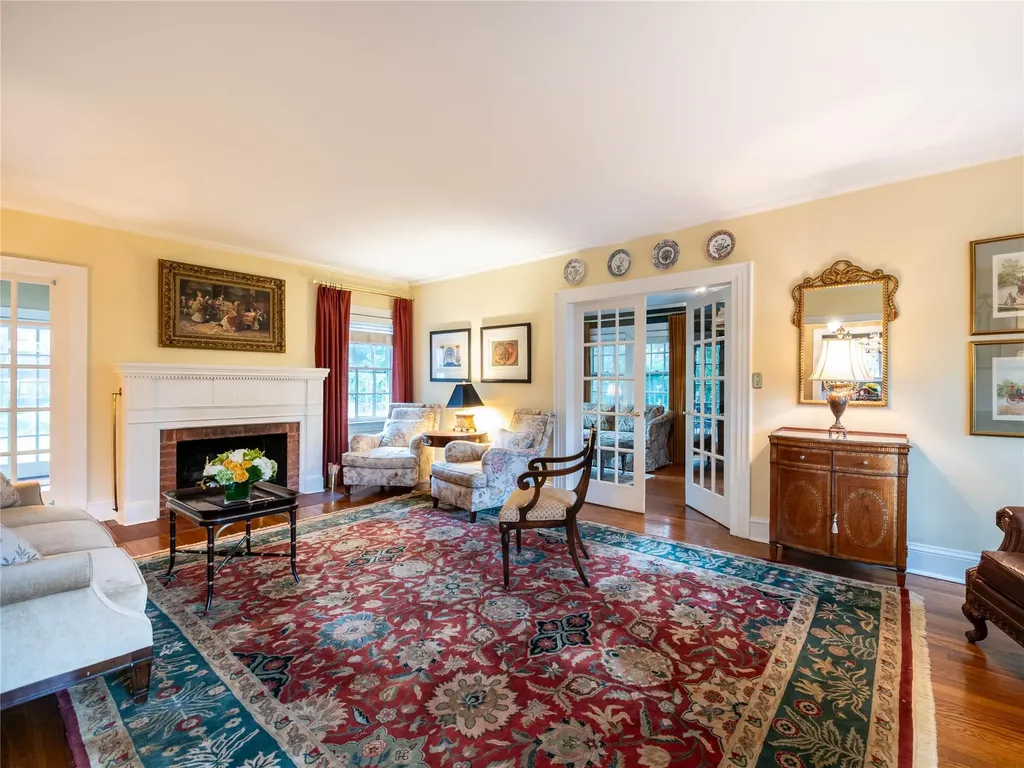 32 Inness Place Manhasset NY 11030