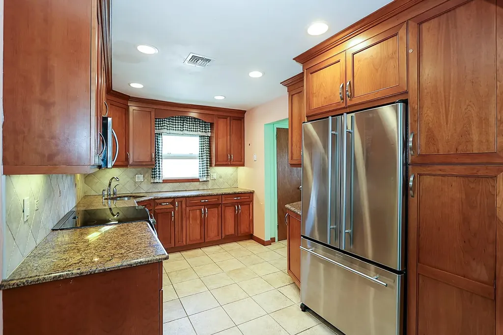 1839 Aetna Place Merrick NY 11566