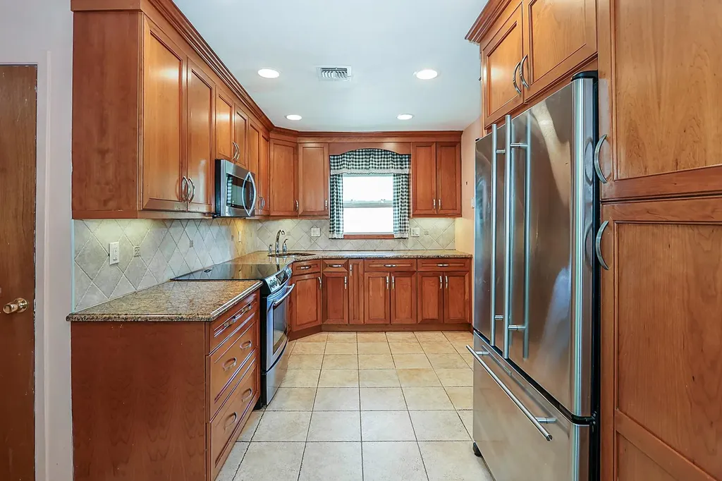 1839 Aetna Place Merrick NY 11566