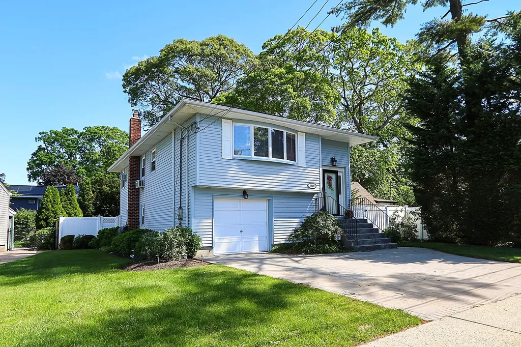 1839 Aetna Place Merrick NY 11566
