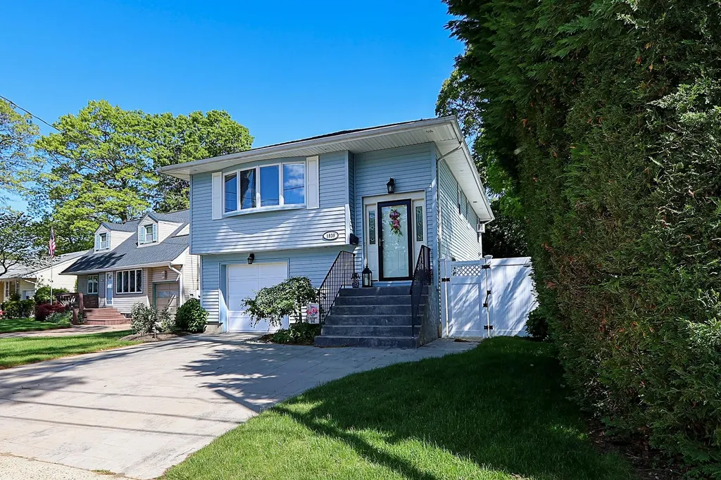 1839 Aetna Place Merrick NY 11566
