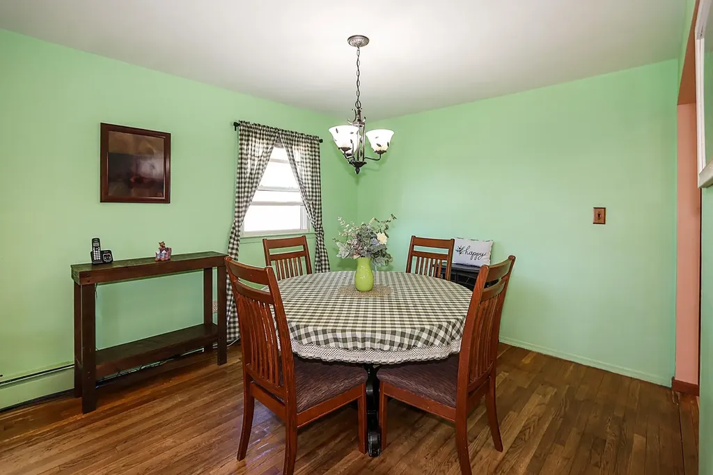 1839 Aetna Place Merrick NY 11566