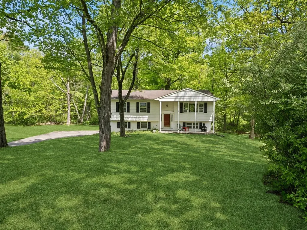 26 Woodland Circle Hyde Park NY 12538