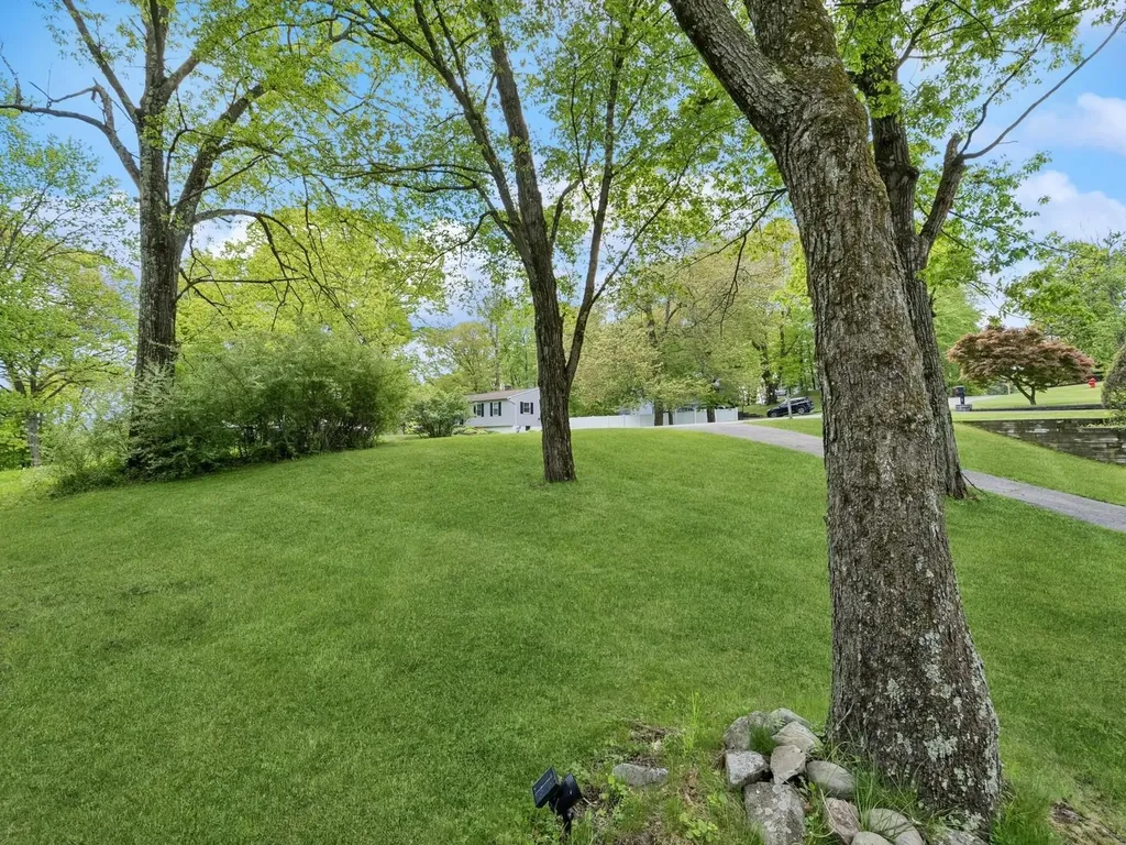 26 Woodland Circle Hyde Park NY 12538