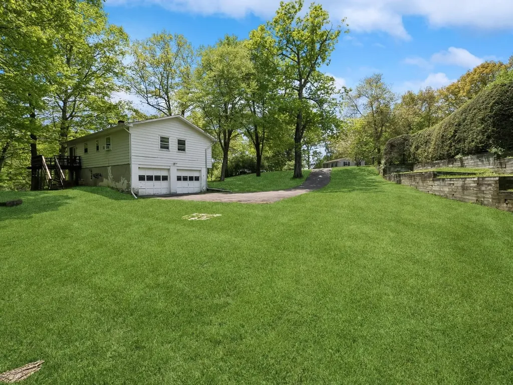 26 Woodland Circle Hyde Park NY 12538