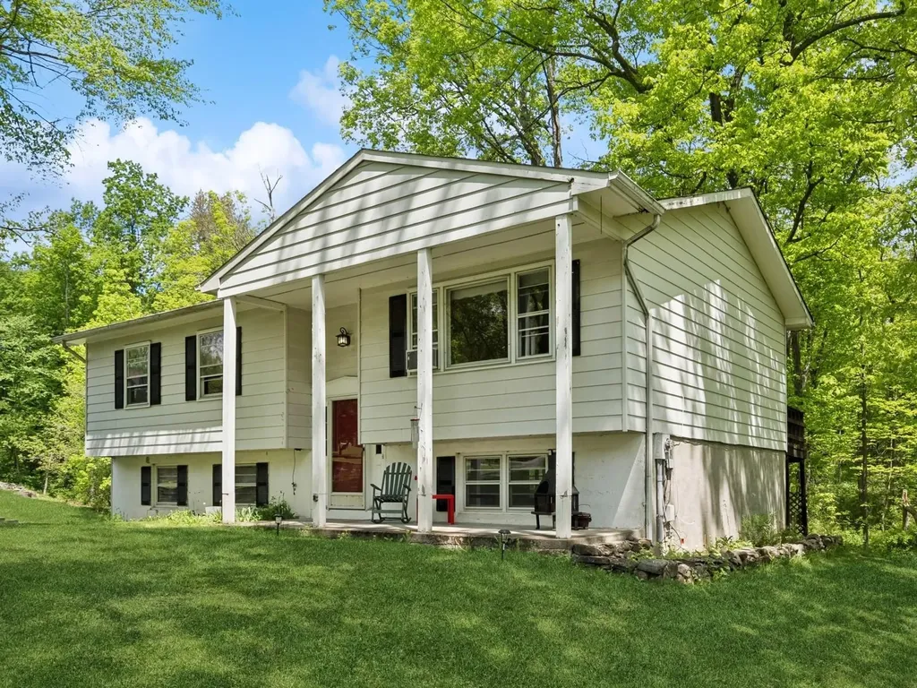26 Woodland Circle Hyde Park NY 12538