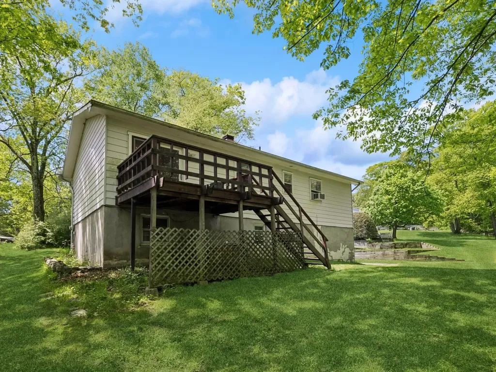 26 Woodland Circle Hyde Park NY 12538