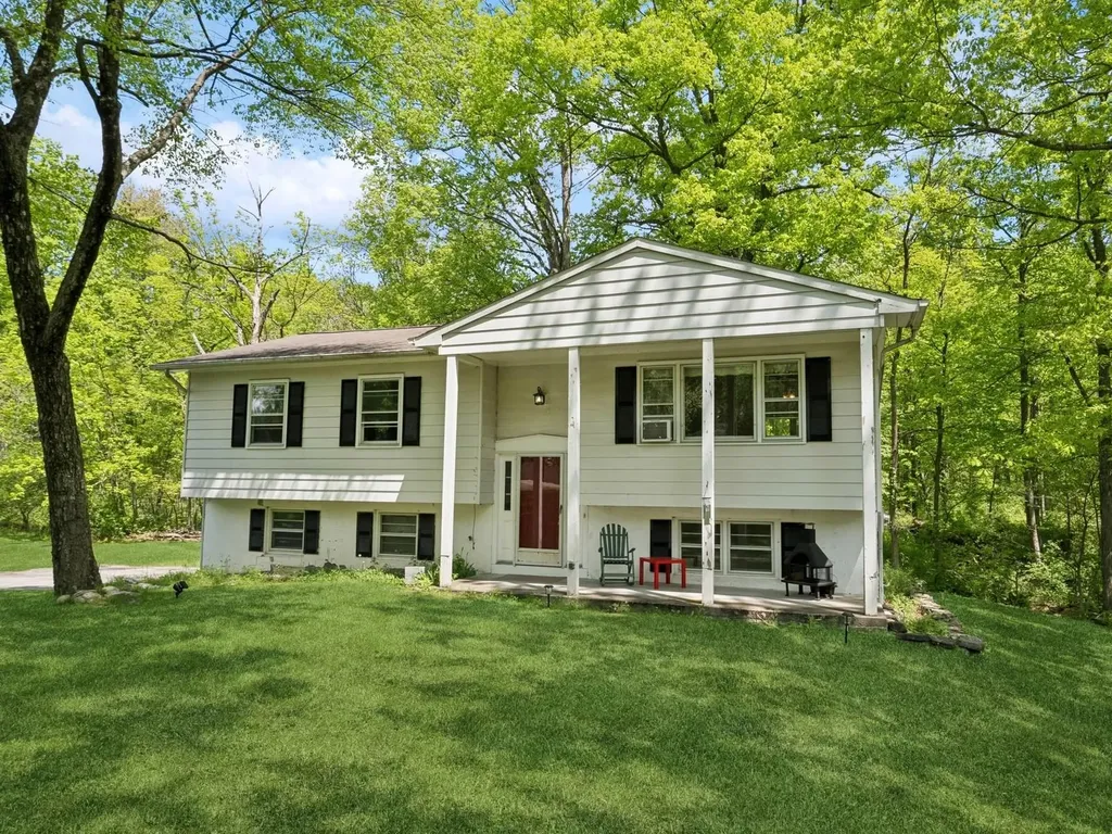 26 Woodland Circle Hyde Park NY 12538