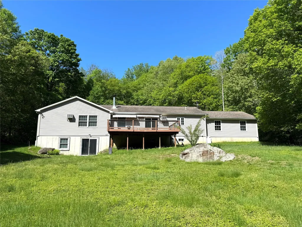 26 Sallys Lane Pawling NY 12564