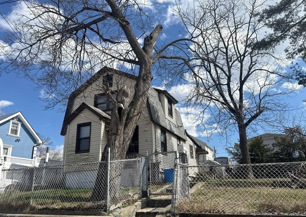 41 Hoeffner Avenue Elmont NY 11003