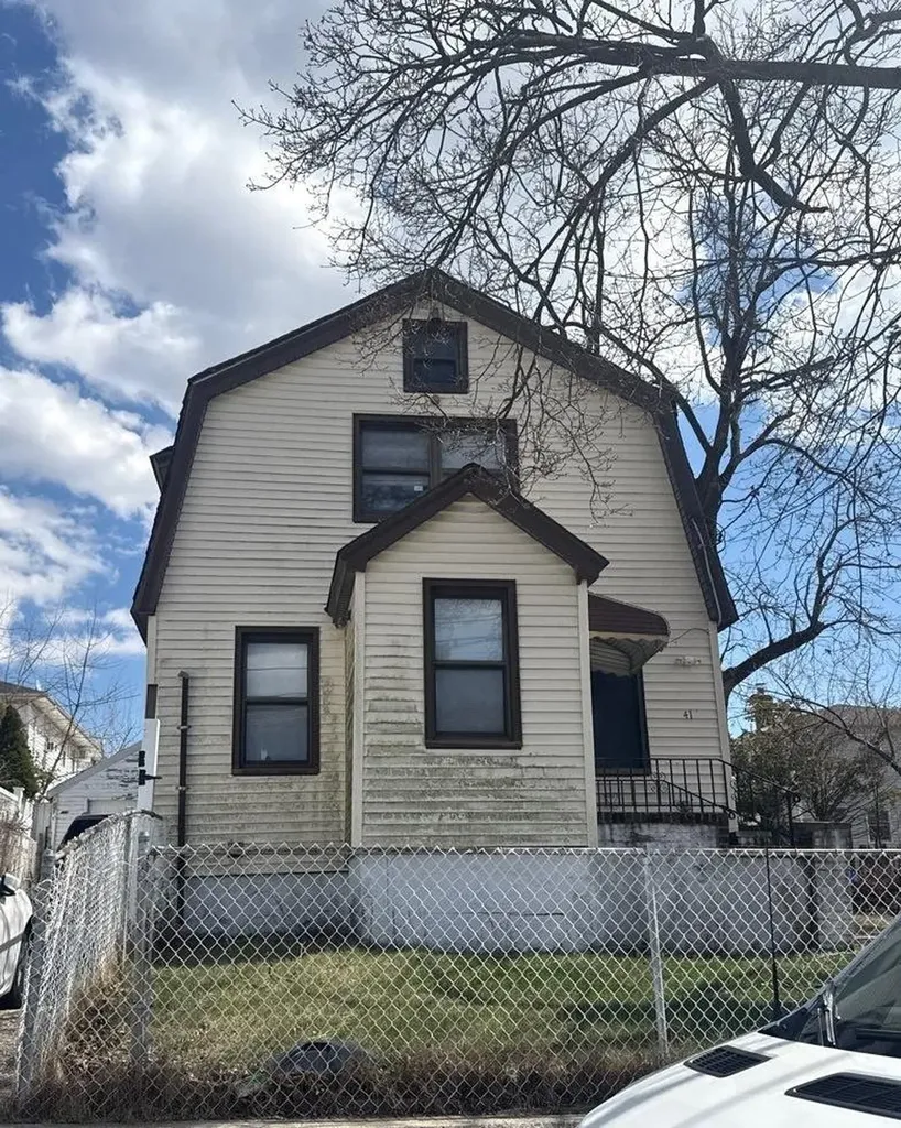 41 Hoeffner Avenue Elmont NY 11003