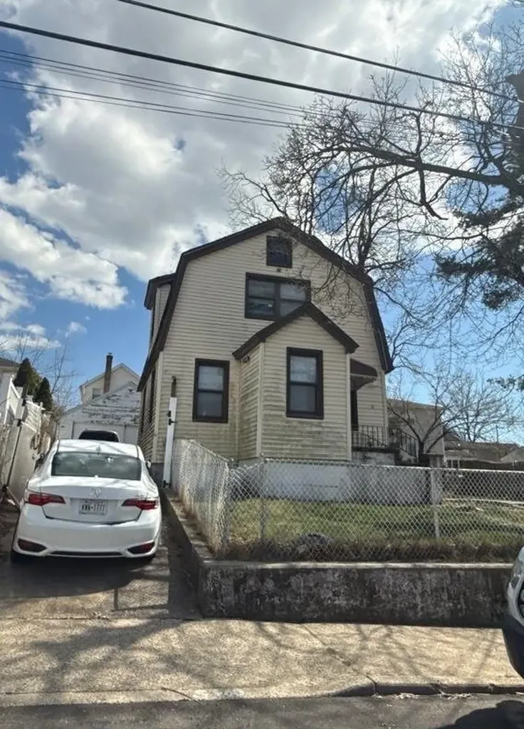 41 Hoeffner Avenue Elmont NY 11003