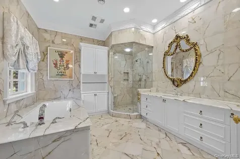 8 Vista Lane Brookville NY 11545