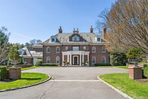 8 Vista Lane Brookville NY 11545