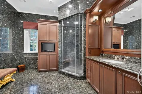 8 Vista Lane Brookville NY 11545