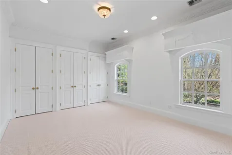8 Vista Lane Brookville NY 11545