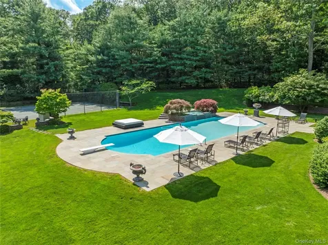 8 Vista Lane Brookville NY 11545