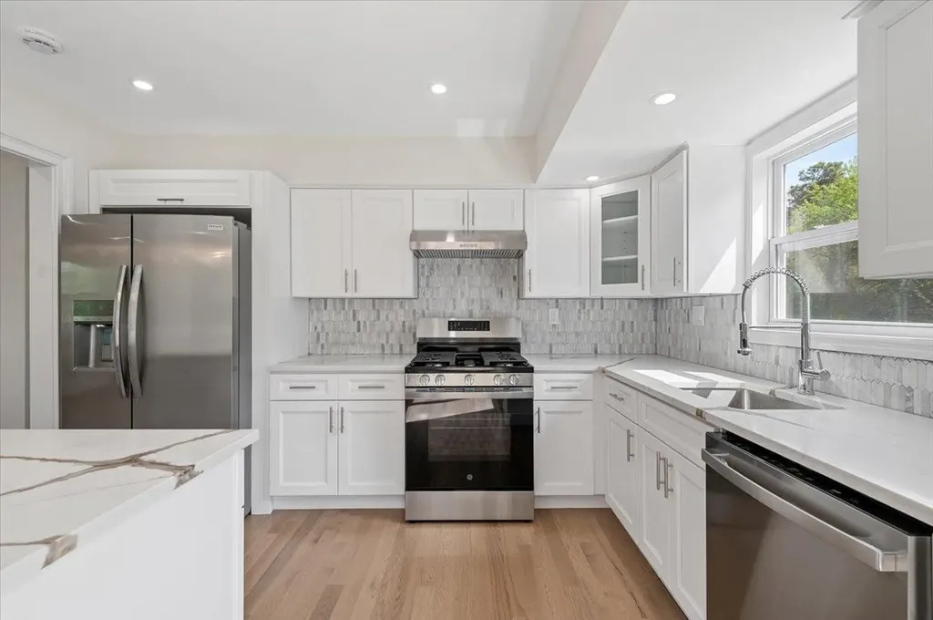 8 April Avenue Dix Hills NY 11746