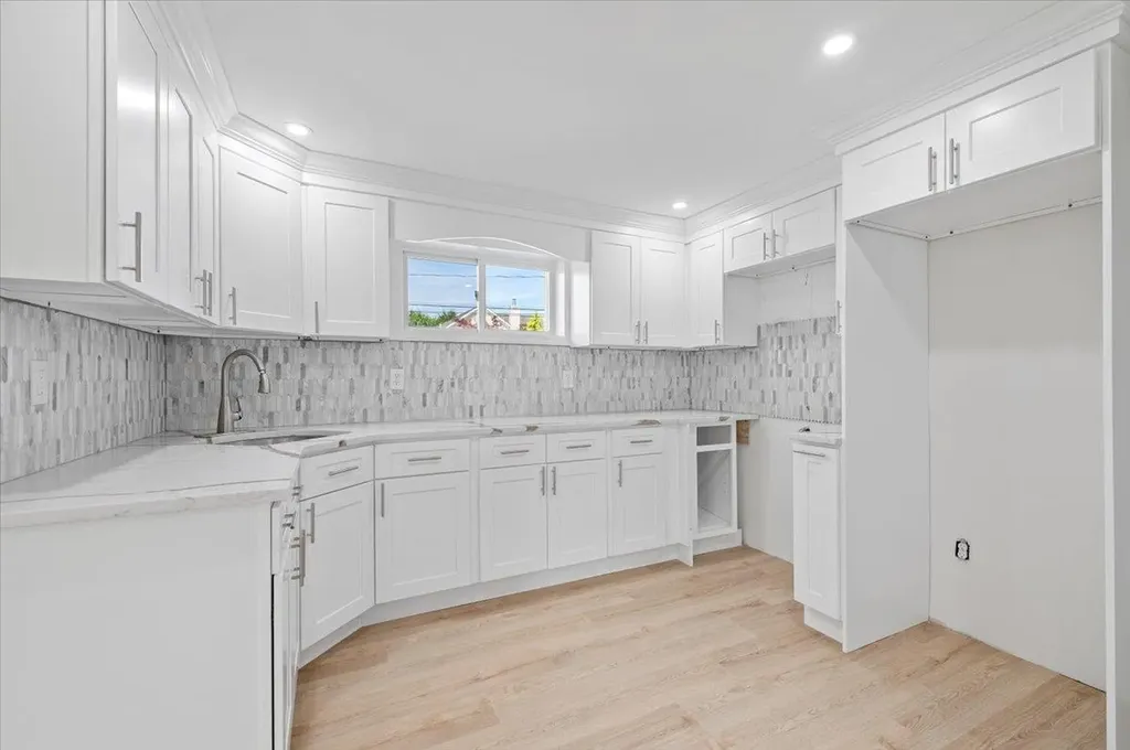 8 April Avenue Dix Hills NY 11746