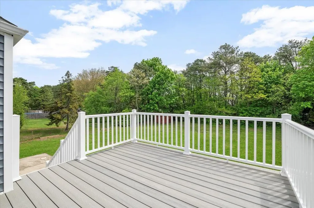 8 April Avenue Dix Hills NY 11746
