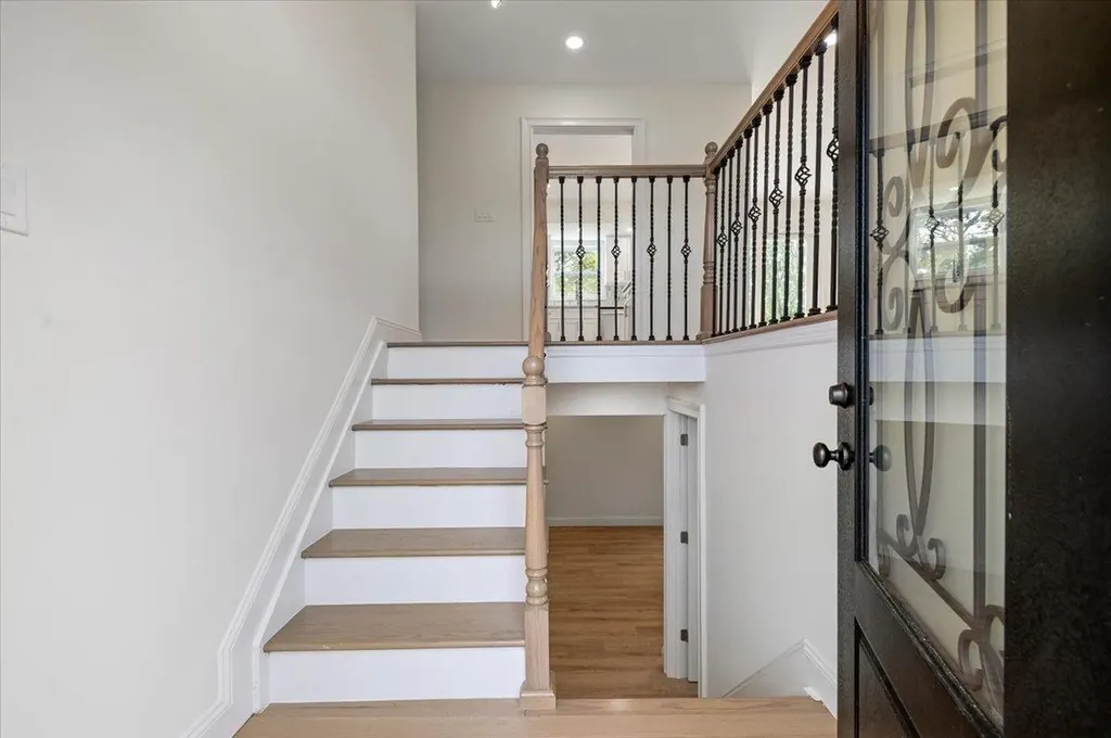 8 April Avenue Dix Hills NY 11746