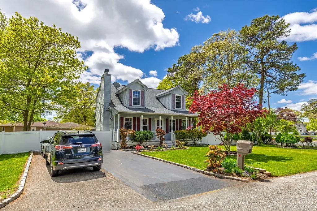 26 Arpage Drive E Shirley NY 11967