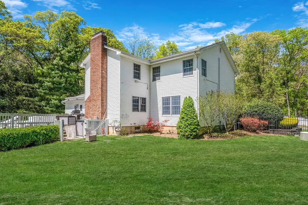 3 Talisman Drive Dix Hills NY 11746