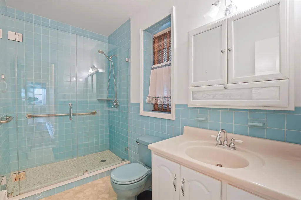 332 E 240th Street Bronx NY 10470