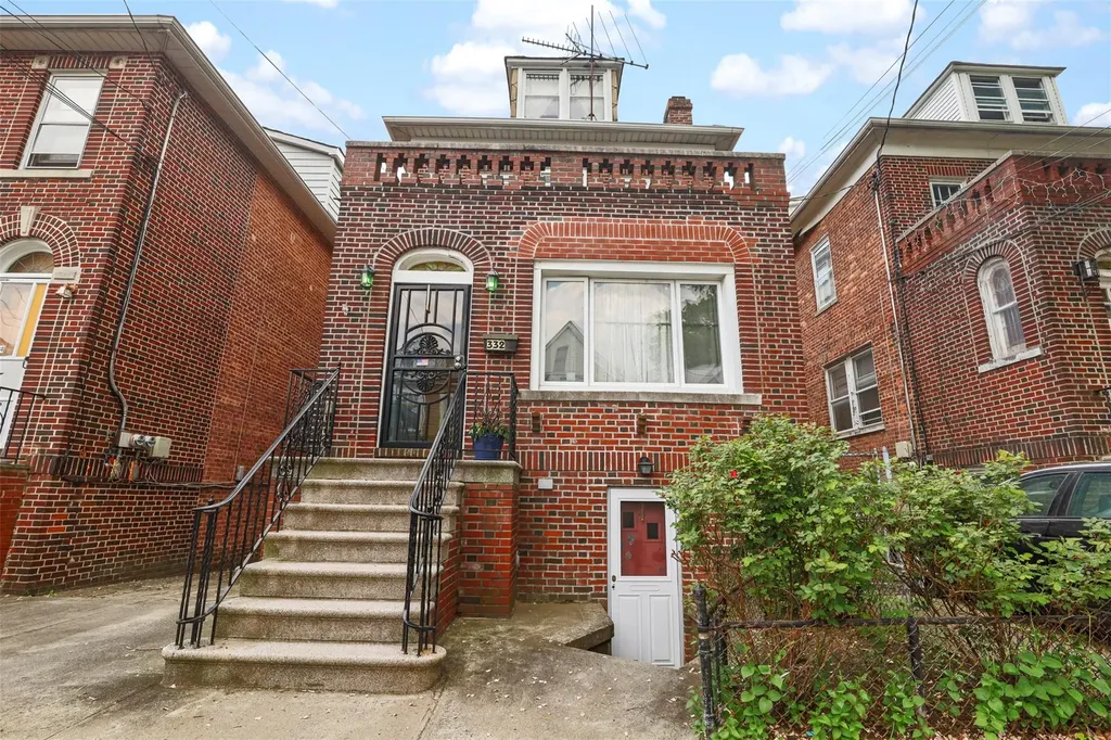 332 E 240th Street Bronx NY 10470