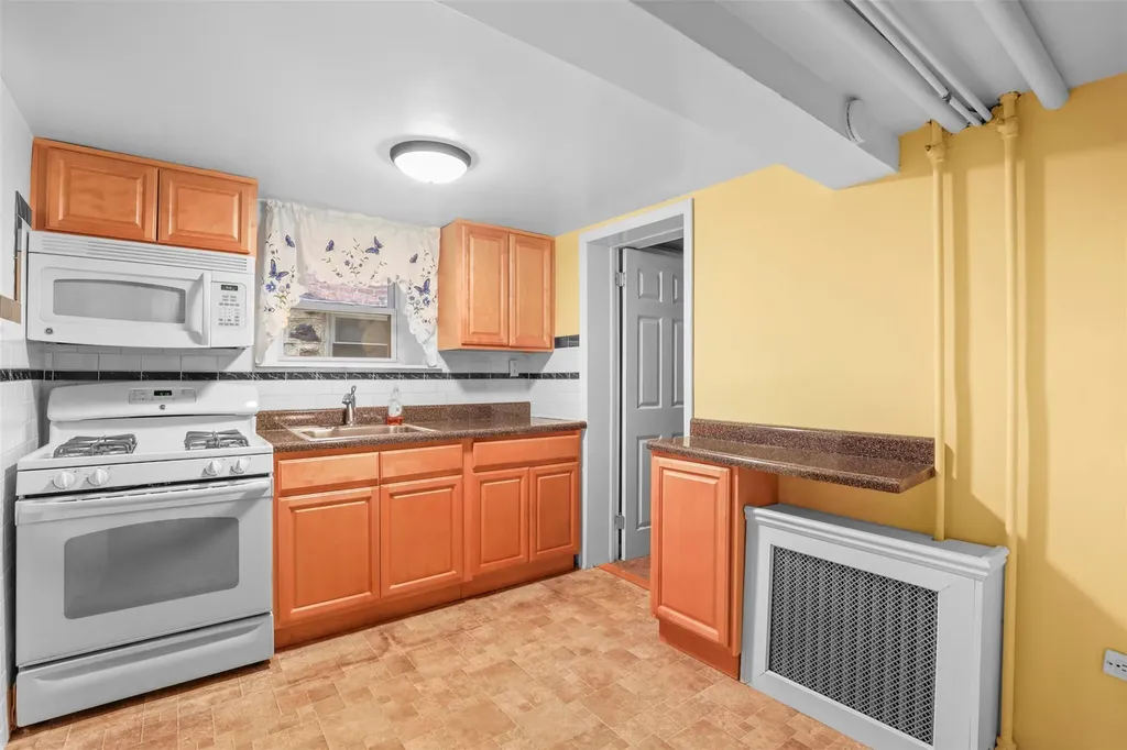 332 E 240th Street Bronx NY 10470