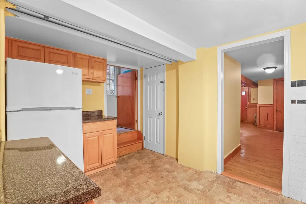 332 E 240th Street Bronx NY 10470