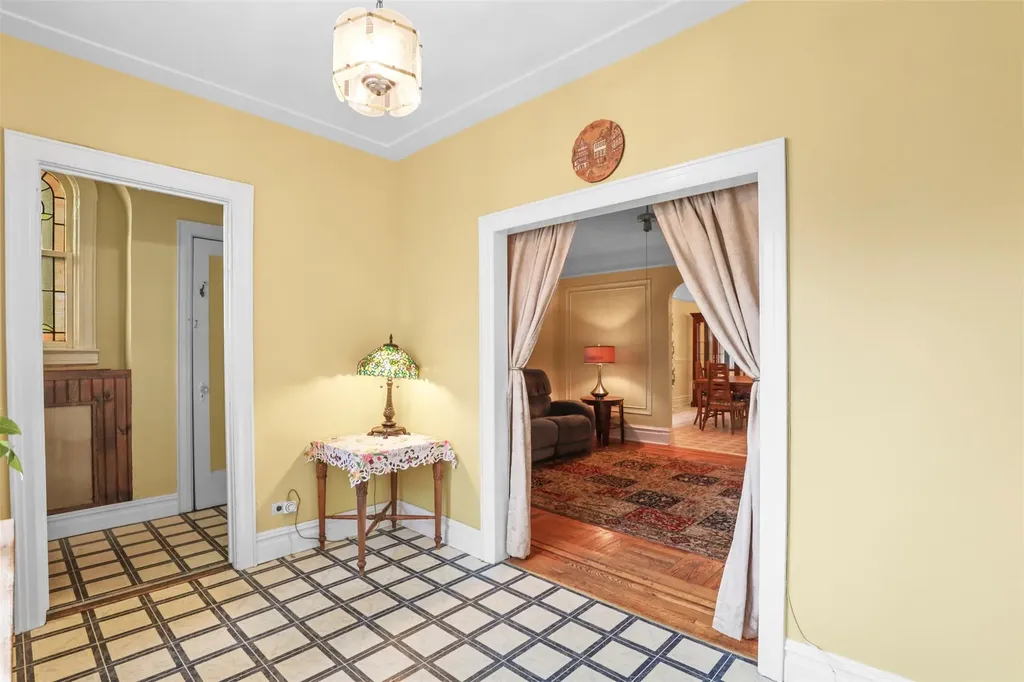 332 E 240th Street Bronx NY 10470
