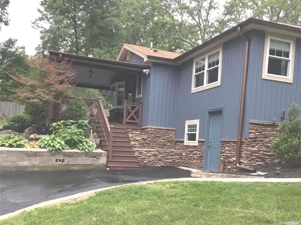 138 Broadway Rocky Point NY 11778