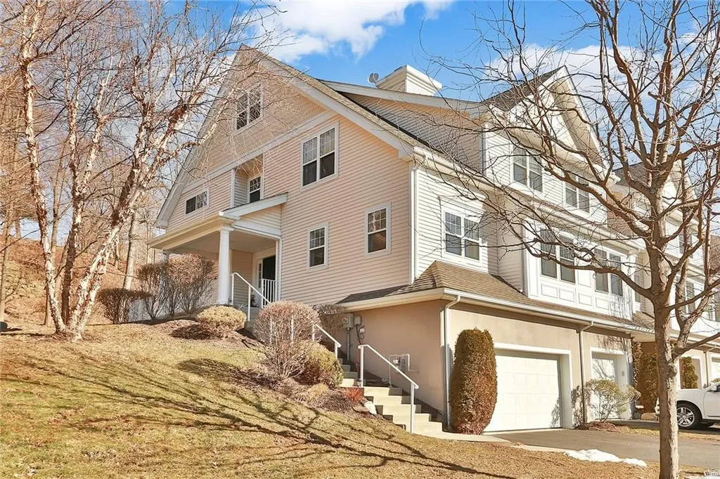86 Hillcrest Lane Peekskill NY 10566