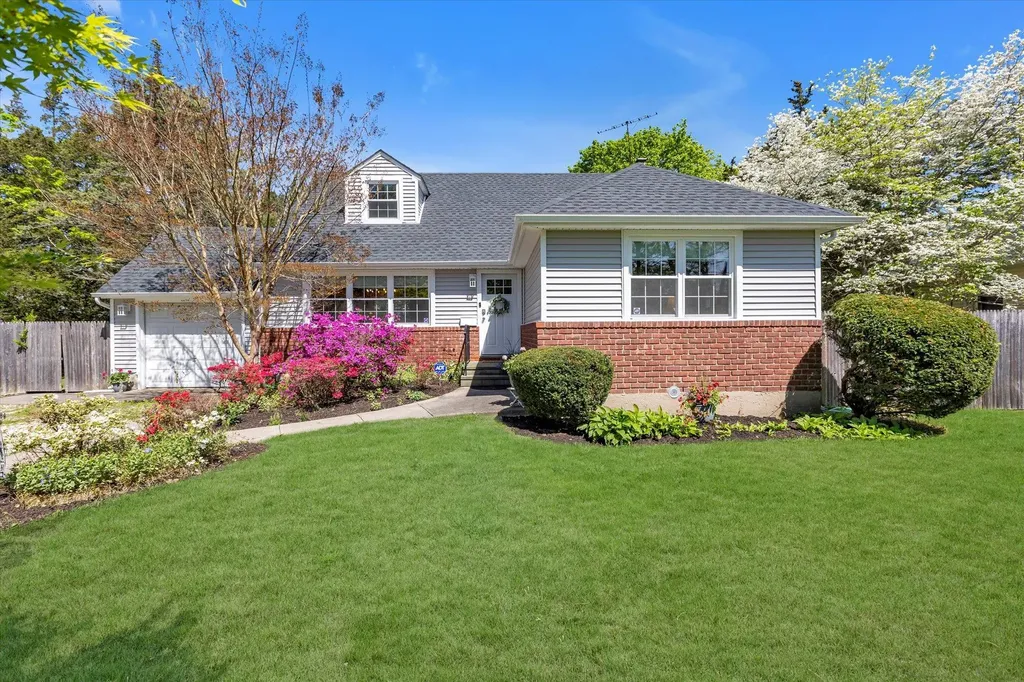 53 3rd Avenue East Islip NY 11730