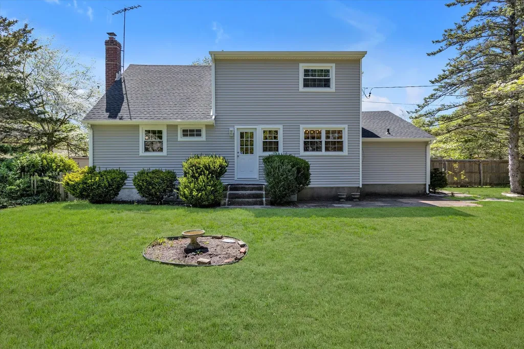 53 3rd Avenue East Islip NY 11730