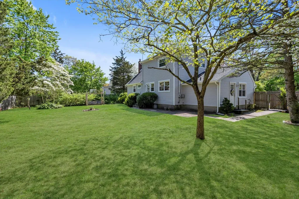53 3rd Avenue East Islip NY 11730