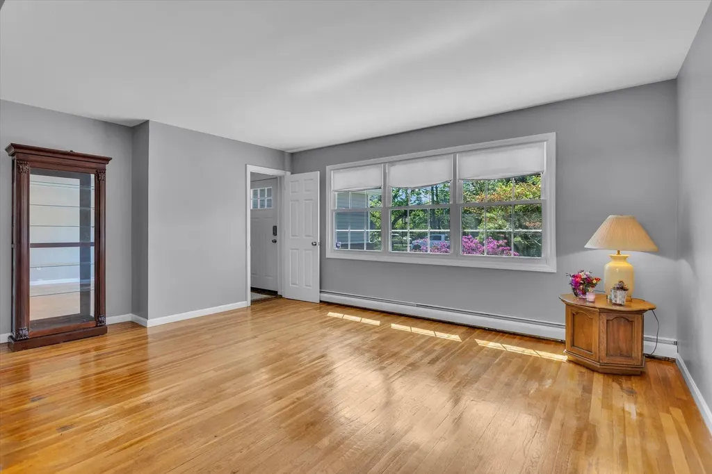 53 3rd Avenue East Islip NY 11730