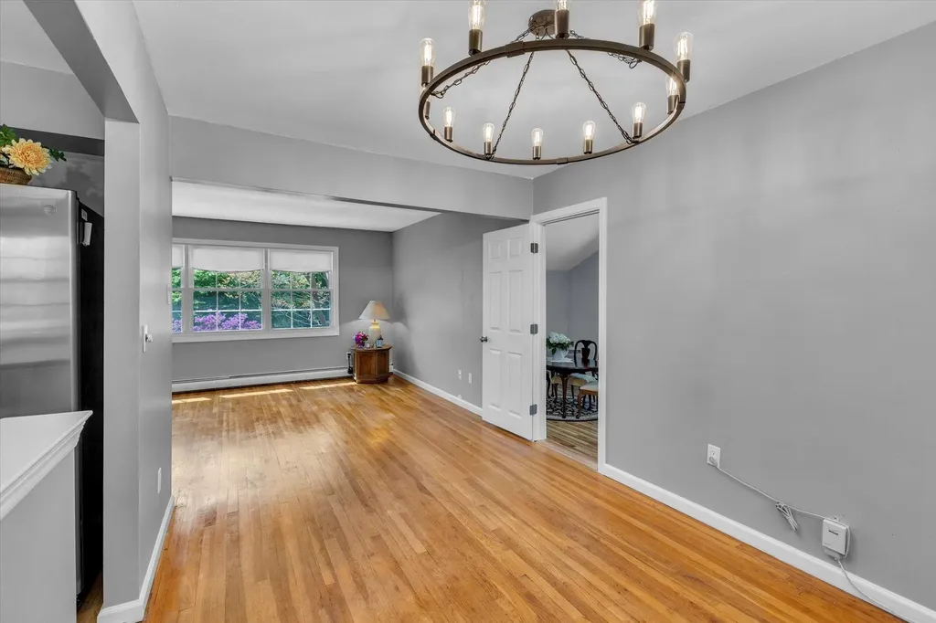 53 3rd Avenue East Islip NY 11730