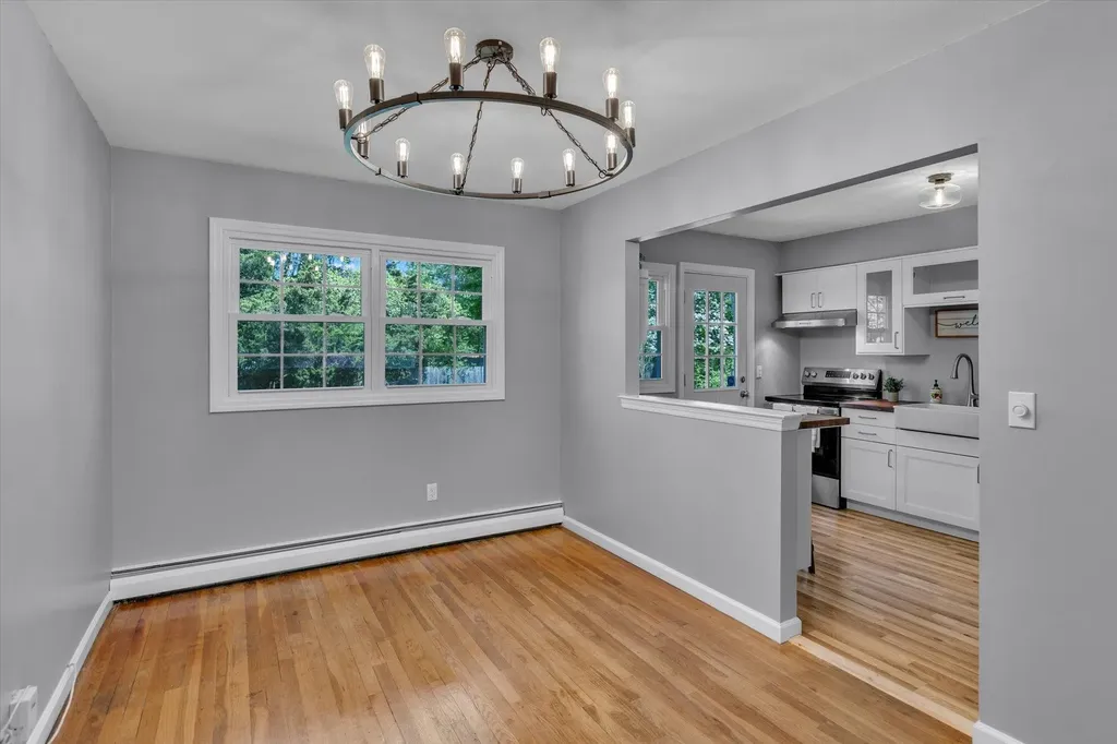 53 3rd Avenue East Islip NY 11730