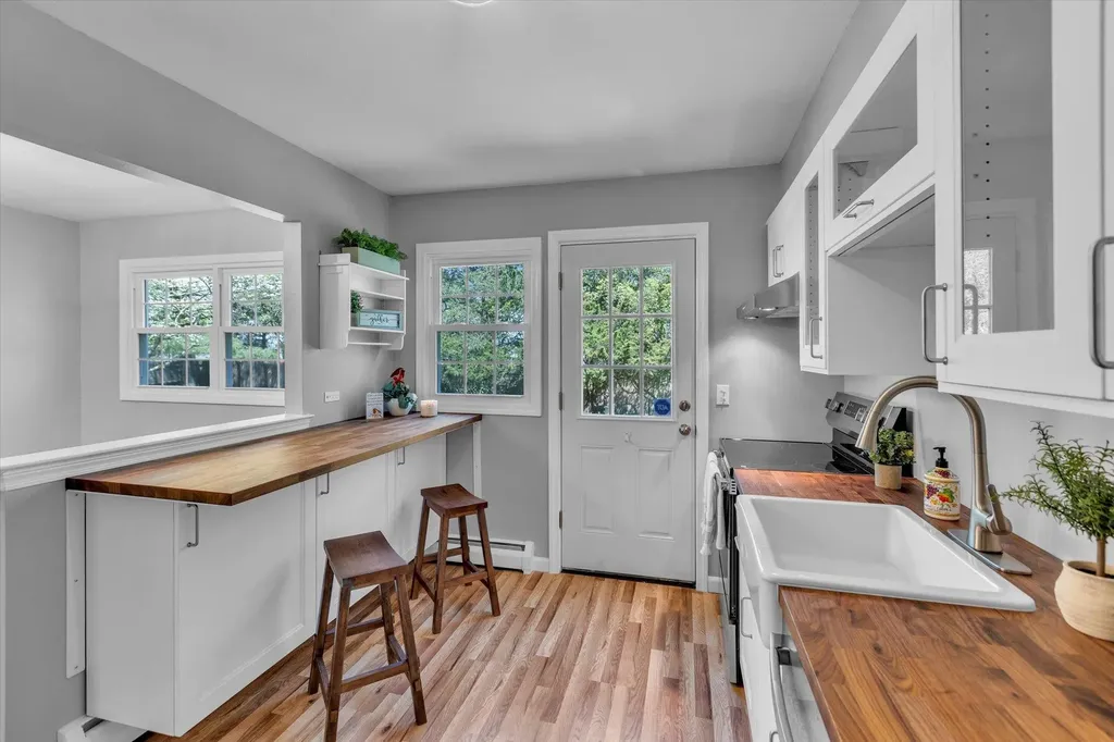 53 3rd Avenue East Islip NY 11730