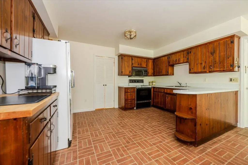 24 Summit Circle Somers NY 10589