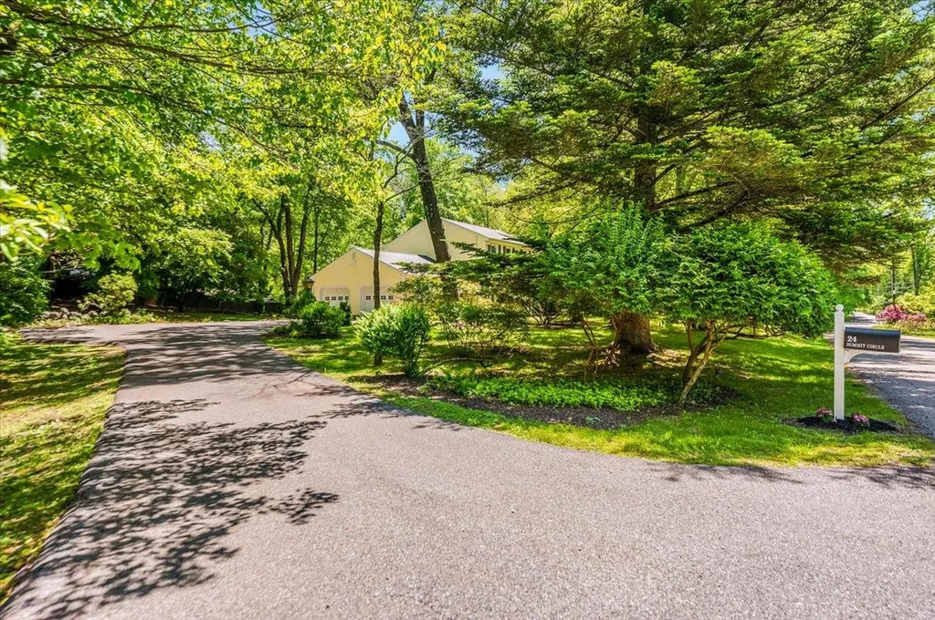 24 Summit Circle Somers NY 10589